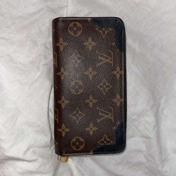Louis Vuitton Wallet - Picture 2 of 5